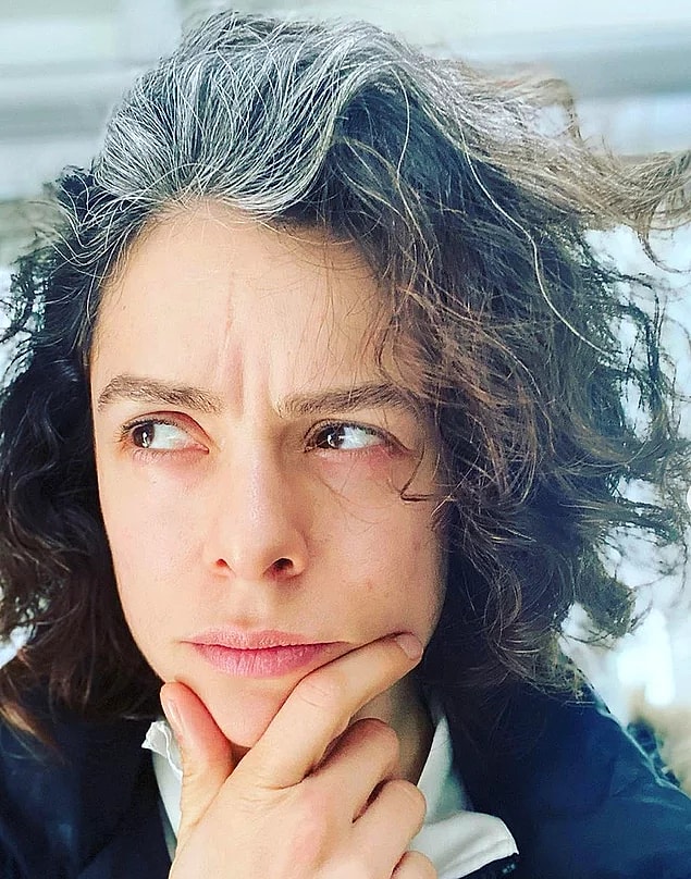 10. Doğallığıyla herkesi kendine hayran bırakan Özge Özpirinççi: