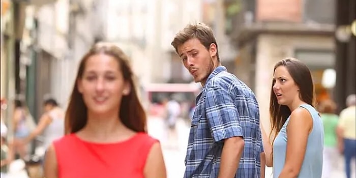 Tartışma Var: Sevgiliniz veya Eşiniz Varken Yolda Gördüğünüz Birini Beğenmek Suç mu?