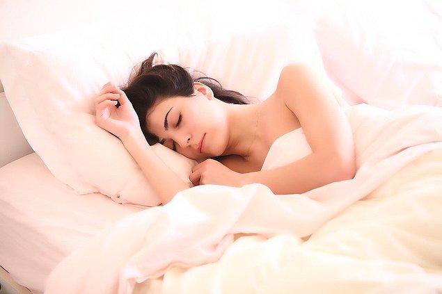 4. Uyku düzenleri alışılmışın dışındadır. Tanıdığımız başarılı insanların çoğunun ortak noktası düzensiz uyku saatleridir.