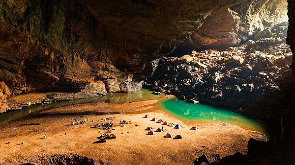 14. Son Doong Mağarası - Vietnam