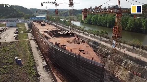 22. Geminin gerçek hayat boyutlarındaki bir replikası şu an Çin'de inşaat halinde. Bittiği zaman ise eğlence parkı olarak ziyarete açılacak.
