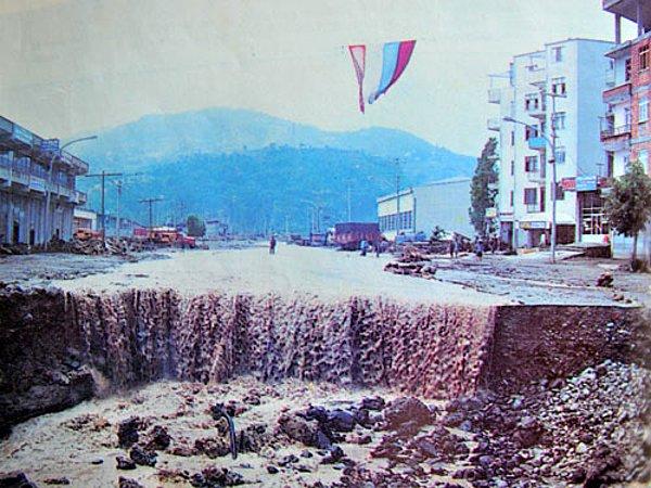 Trabzon'un Akçaabat ilçesinde meydana gelen sel ve taşkın sonucu 57 kişi hayatını kaybetti.