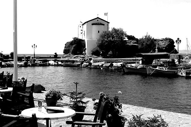 1903'te Midilli'de doğup 23 yaşında İstanbul Üniversitesi Hukuk Fakültesi'ni bitiren Fatma Beyhan Hanım 22 Eylül 1928'de...