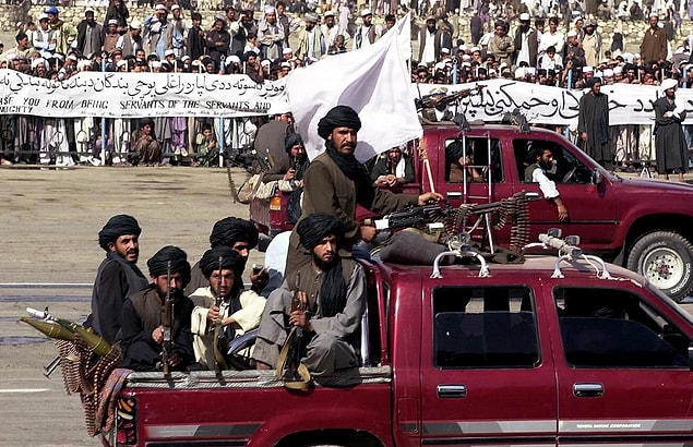 Otorite boşluğundan faydalanan Taliban savaşçıları 27 Eylül 1996'da Kabil'e girdi.