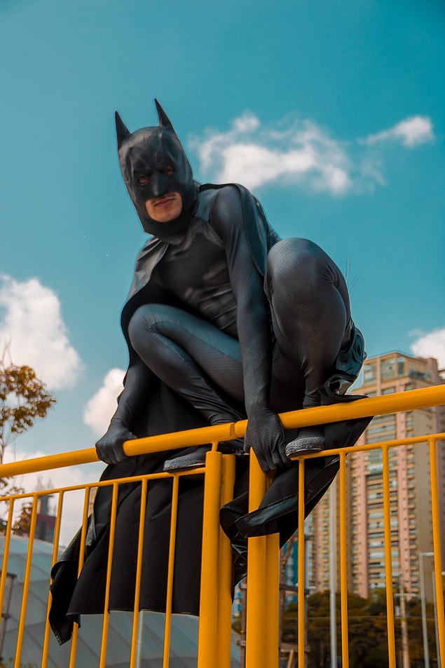 6. Batman olmaya çalışırken yere çakılmak