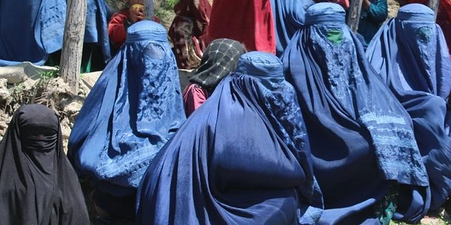 Reuters haber ajansının yaptığı bir araştırmaya katılan kadın hakları savunucuları, Afganistan'da yaşanan şiddet olayları, sağlık hizmetlerinin durumu ve yoksulluk gibi unsurları bu tespitlerine gerekçe gösterdi.
