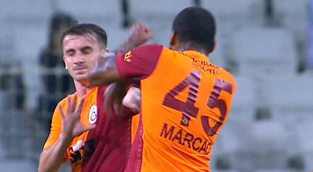 Mücadelenin 61. dakikasında sarı-kırmızılı takımın iki oyuncusu Marcao ve Kerem Aktürkoğlu arasında bir tartışma yaşanırken, Marcao takım arkadaşına kafa ve yumruk attı.