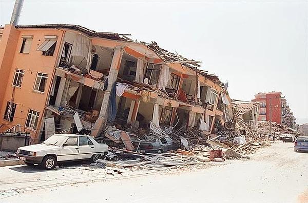 1999 Marmara Depremi Saat Kaçta Oldu?