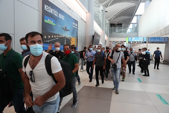 Kabil'den Tahliye Edilen Türkler Anlattı: 'Afganlar Uçağımızın Önünü Kesti, 5 Saat Bekledik'