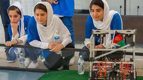 Afganistan'dan Kaçmak İçin Yardım İstemişlerdi: Tamamı Kız Çocuklardan Oluşan Robotik Ekibi Kayıp...