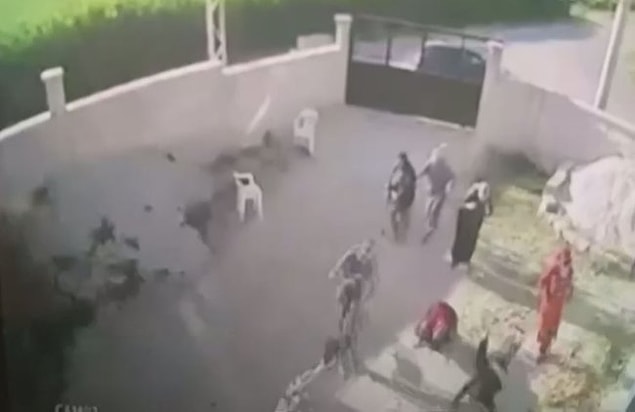 Görüntü dökümüne göre Altun, saat 17.15’te kullandığı mavi renkli araçla Dedeoğulları ailesinin oturduğu Enbiya Sokağı’na mavi renkli otomobil ile girdi.