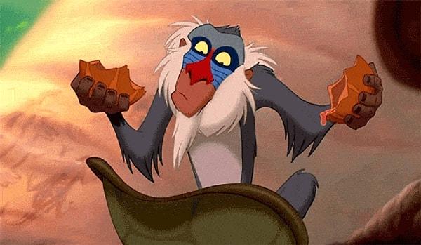 32. 'The Lion King' filminde Rafiki, Simba'nın takdiminde kullandığı meyveyi yediği zaman Simba'nın kokusunu hatırlıyor. Bu tat, Rafiki'nin Simba ile olan hatırasını tetikliyor.