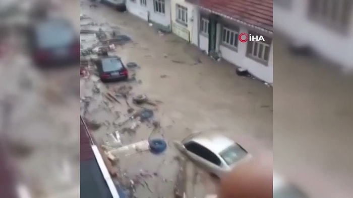 Kastamonu'da Sele Kapılan Kişiye Seslenen Adam: "Dayı Dayan 'Allahu Ekber' De"