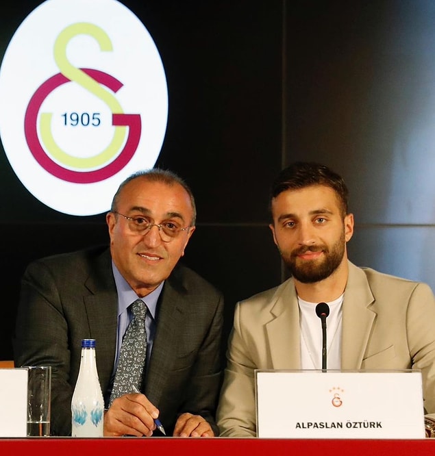 Galatasaray'ın 2-0 üstün geldiği maçın son dakikalarında Alpaslan Öztürk'ün performansı da dikkat çekti.