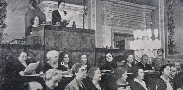 Kongrenin açılış konuşmasını birlik başkanı Corbett Ashby yapar. Konuşma kadın-erkek eşitliğinin yanı sıra kadınların dünya barışındaki rolleri üzerine olur.