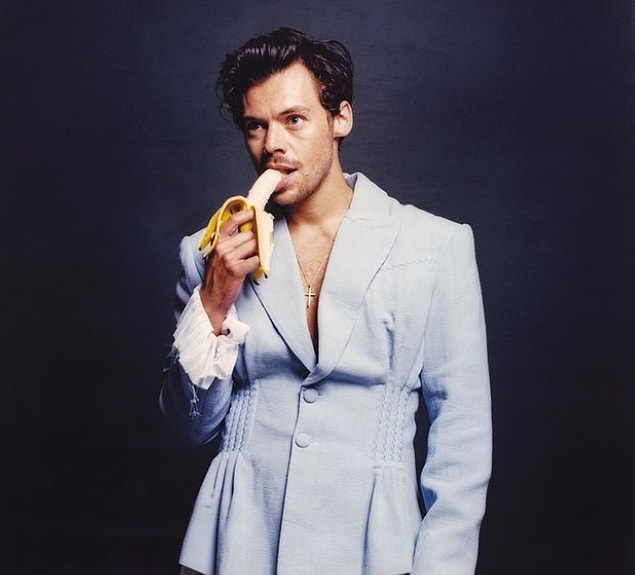 14. Eski One Direction üyesi Harry Styles ise Tom Ford'un bir parfümünü kullandığını paylaşmış.