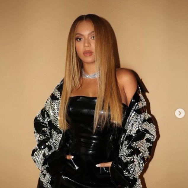 15. Pop müziğin kraliçesi Beyoncé'nin arkadaşları, güzel kadının kakao yağı ve limon gibi koktuğunu söylemişler.