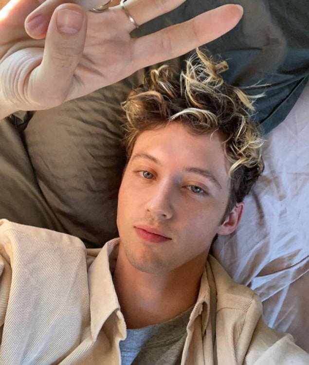 16. Avusturalyalı genç şarkıcı Troye Sivan da parfüm hastasıymış ve Aesop'un Marrakech parfümünü kullanıyormuş.