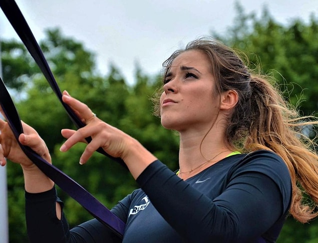 Sporcu, ameliyat için başlatılan kampanyaya destek vermek adına kazandığı madalyayı sosyal medya hesabında açık arttırmayla satacağını açıkladı.
