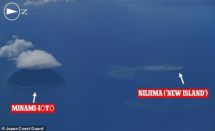 В Японии появился новый остров! Подводное извержение вулкана образовало новый участок суши в форме полумесяца