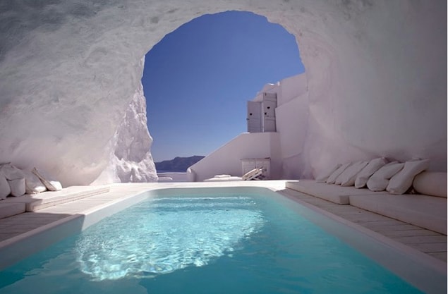 7. Mağara Havuzu, Santorini, Yunanistan