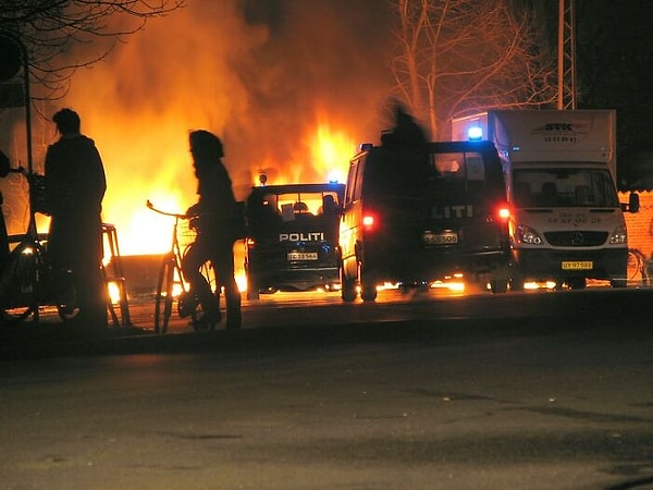 8. Вы вообще видели наш мир сегодня? Несколько поколений уже посмотрели на надвигающиеся серьезные проблемы и сказали: «Но дети - это наше будущее! Они его исправят!». Несмотря на все проблемы Земли, старшее поколение продолжает говорить, что однажды молодое поколение будет править, и тогда они с этим справятся. Но ситуация становится все хуже и хуже с каждым годом. И лучшее решение - это перестать заводить детей, пока мы не решим проблемы, которые сами же создали