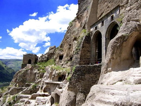 8. Vardzia