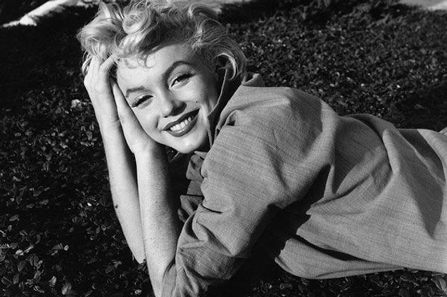 Kathleen'in ruhlarla ilk iletişimi Michael aracılığıyla olmamış tabii. Kadın ayrıca kendisinin oyuncu Marilyn Monroe'nun yeniden doğmuş hali olduğuna inanıyor...