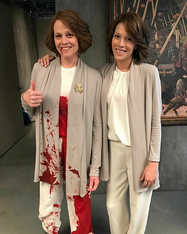 10. Zor işlerin altından dublörler geliyor tabii. Sigourney Weaver ve dublörü Alicia Vela-Bailey