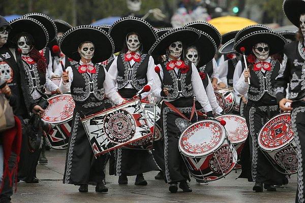10. 5 Mayıs Meksika'nın Bağımsızlık Günü olarak kutlanmıyor.