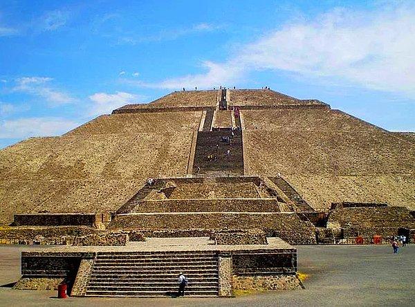 16. Dünyanın en büyük piramidi olan Büyük Cholula Piramidi Meksika’da bulunur.