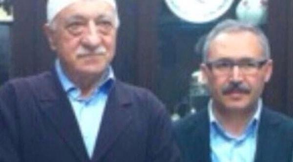 Terör örgütü lideri Fetullah Gülen ile fotoğrafları bulunan gazeteci Abdülkadir Selvi’nin,