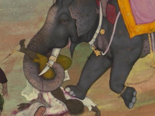 5. "Güney Asya ve özellikle Hindistan'da eskiden bazı insanlar ceza olarak filler tarafından öldürülüyormuş! Neredeyse 19. yüzyıla kadar gelen bu gelenekte suçlu insanları cezalandırmak için üzerlerinden filler geçiyormuş."