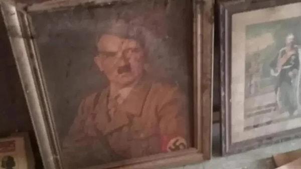 Hitler'in portresi muhtemelen ofisin duvarında asılıydı.