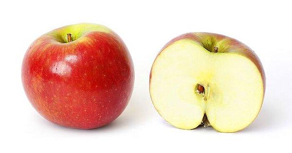 7. Elmaların içindeki tohumlar elmanın türünden farklı olabilir, bu nedenle spesifik bir tür elmanın içinden alıp diktiğiniz ağaç tamamen farklı bir türde olabilir. Örneğin Granny Smith tohumu ekmiş olmanıza rağmen muhtemelen çok daha farklı ve bilinmeyen bir elma ağacı büyüyecektir.