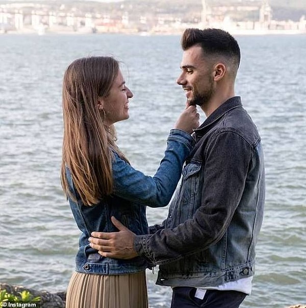 Спустя несколько недель пара объявила новость о беременности своим тысячам подписчиков в Instagram.