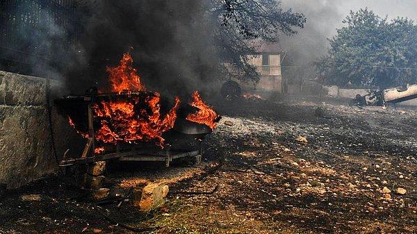 Sivil koruma yetkilileri Pazar günü Yunanistan'ın birçok bölgesi için bugün "çok yüksek yangın riski" olduğunu duyurdu.