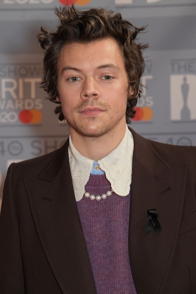 15. Harry Styles'ın inci kolyesi.