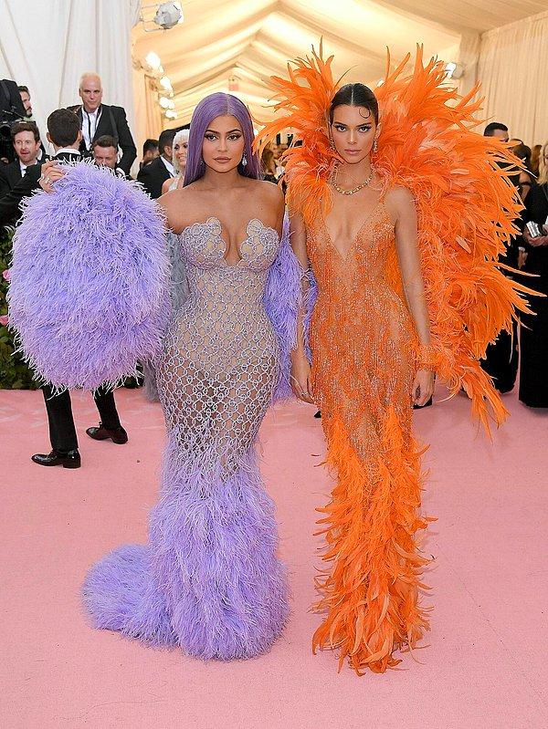 20. Kylie ve Kendall Jenner'ın, Met Gala 2019'da giydiği elbiseler.