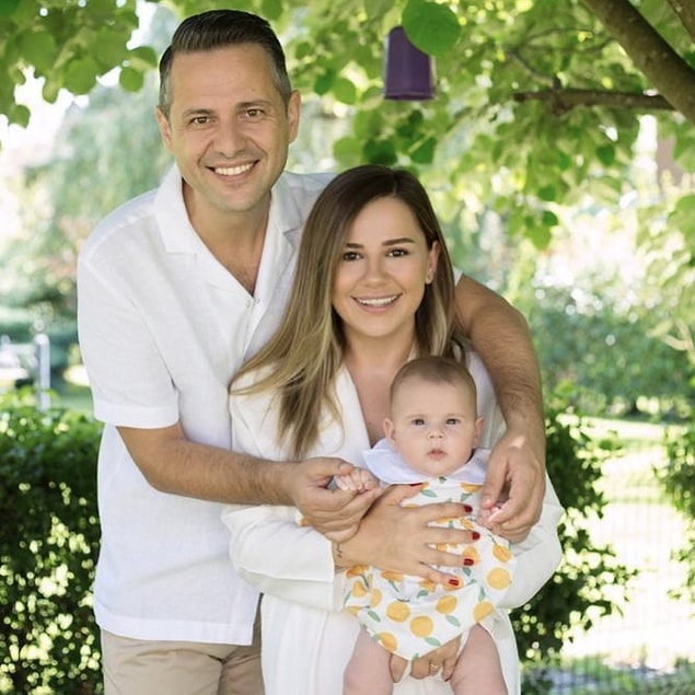 7. Eşin evde otururken bir anda, ‘Merve bir şarkı söylesene’ der mi?