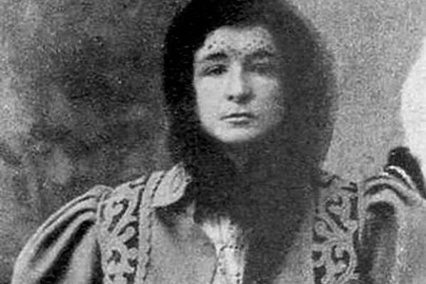 Enriqueta Martí, 1868 yılında, İspanya'nın Katalonya şehrinde, Barselona eyaletinde bulunan bir sanayi şehri olan  Sant Feliu de Llobregat'ta doğdu.