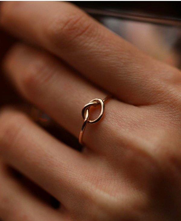 9. Düğüm yüzükler çoğu kadının çok hoşuna gidiyor.