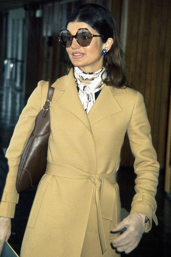 23. Jackie Kennedy'nin büyük güneş gözlüğü.