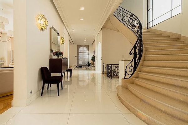 Один из домов в Париже, предлагаемый семье Лионеля Месси (Изображение: Belles Demeures)