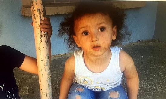 Giydiği Yırtık Pantolon Sorulunca 'Moda Moda' Diyen 2 Yaşındaki Ufaklık