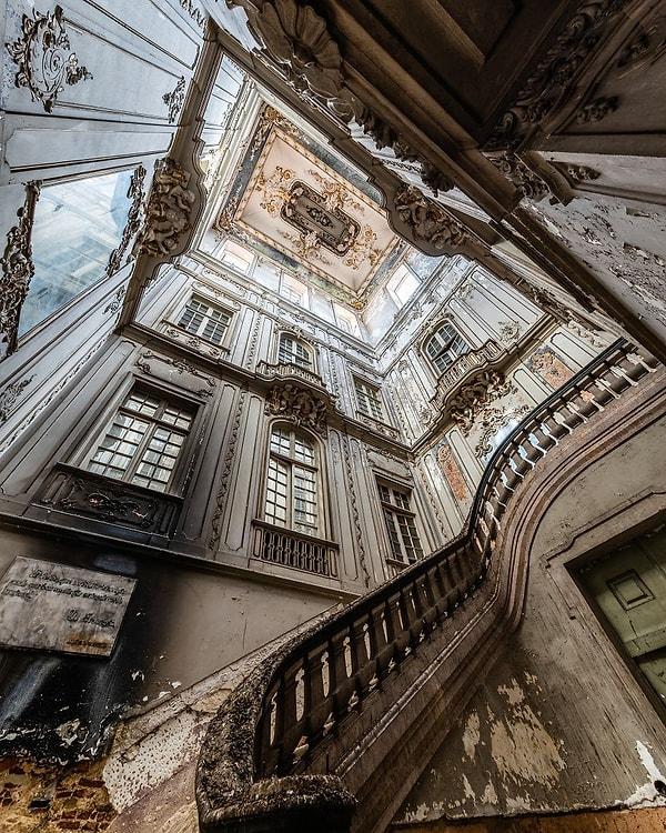 7. Portekiz'de terk edilmiş tarihi bir saray