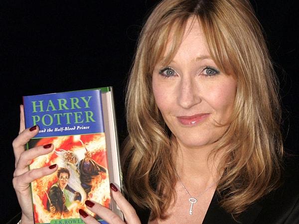 1. J.K. Rowling, Harry Potter'a kendi doğum gününü verdi.