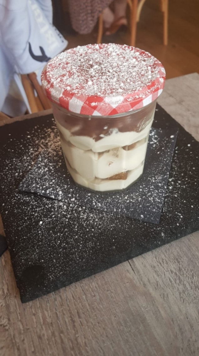 19. "Bir arkadaşım İskoçya'da tiramisu sipariş etti. Neden kapağın üstünde şeker var ki?"
