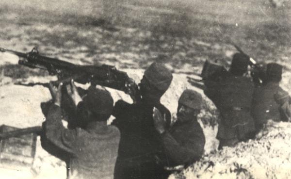 Yunan ordusu mağlup ve çekilmeye mecbur oldu. 13 Eylül 1921 günü Sakarya nehrinin doğusunda düşman ordusundan eser kalmadı. Bu suretle 23 Ağustos gününden 13 Eylül gününe kadar...