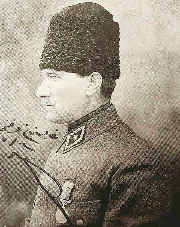 Tarihin en uzun meydan muharebesi olarak bilinen ve Atatürk'ün "Melhame-i Kübra" yani "Armageddon (Kıyamet Savaşı)" olarak nitelediği Sakarya bir taktik zaferidir.